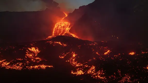 Pesona Magma Pijar Erupsi Gunung Etna dalam Foto