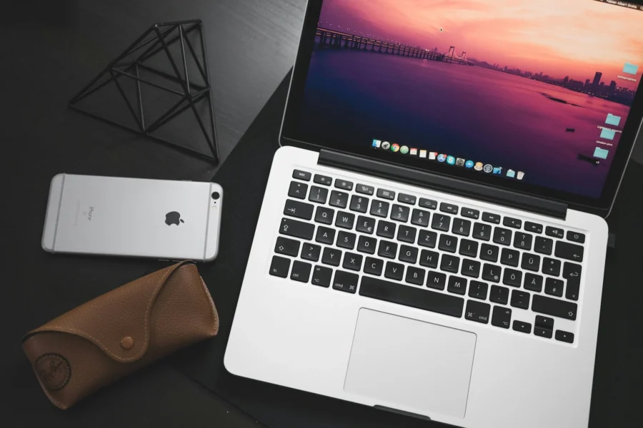 Tips and Tricks for Getting the Most From Apple Devices While Traveling