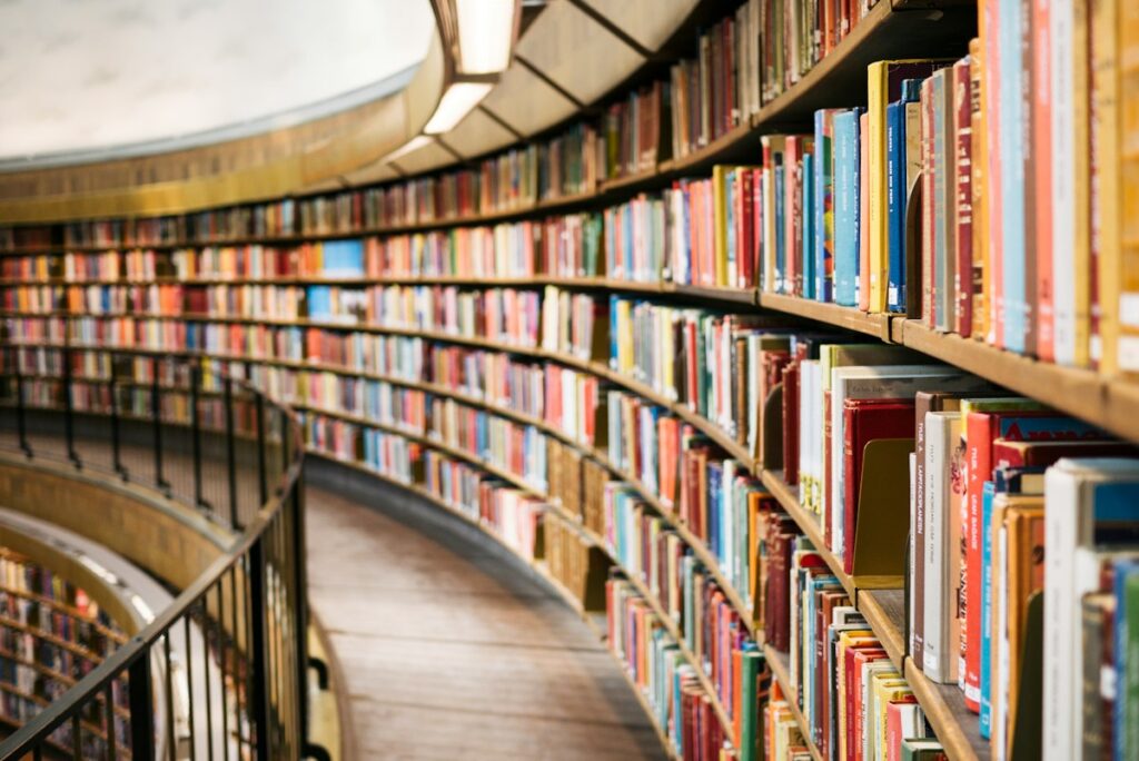 Ilustrasi: Rak buku di perpustakaan