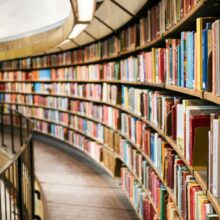 Ilustrasi: Rak buku di perpustakaan