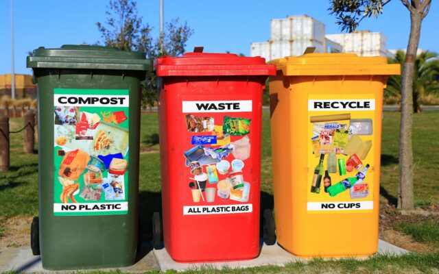 Ilustrasi: Wadah terpisah untuk pengumpulan sampah