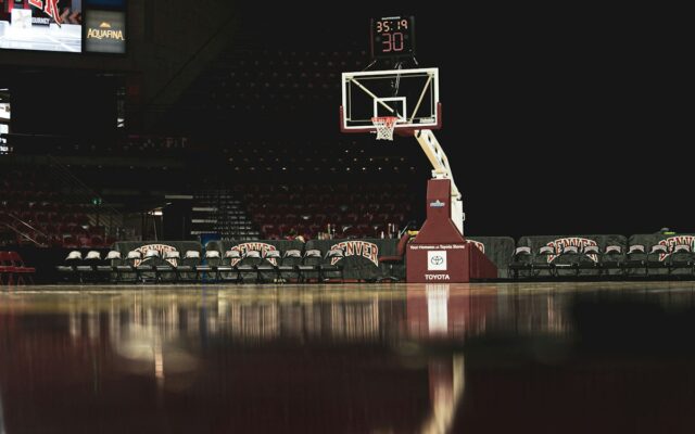 Ilustrasi: Ring dan lapangan basket