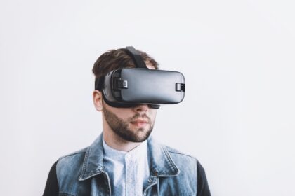 Inside VR Gadgets: How the Technology Works and What It Can Do