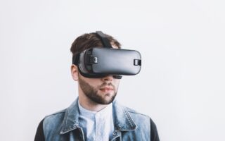 Inside VR Gadgets: How the Technology Works and What It Can Do